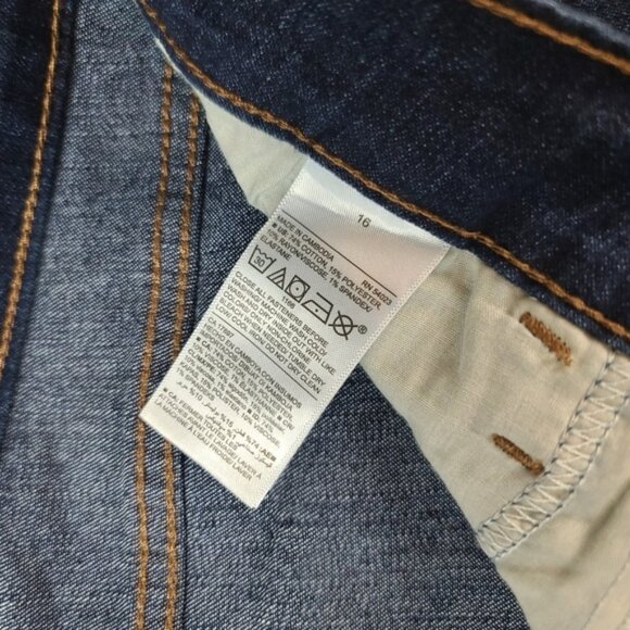 Old Navy Woman's Plus Size 16 Relaxed Jeans - Picture 6 of 8